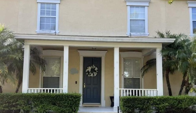 Windermere Two Bedroom Updated Townhouse Water View,Close to Disney, A+ Location