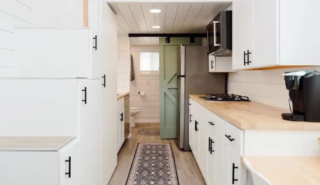 Tiny House - Centrally Located