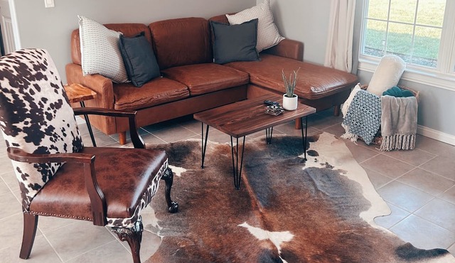 The Hanover Hideaway! Minutes from Hanover College, 5 Miles to Downtown Madison!