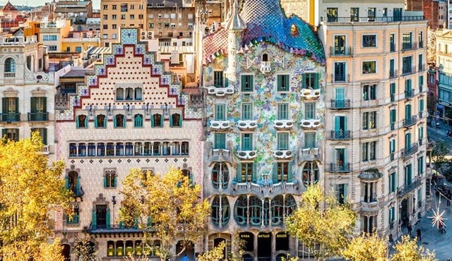 SPACIOUS EIXAMPLE OASIS WIFI/AC LARGE TERRACE 6PP By MyRentalHost