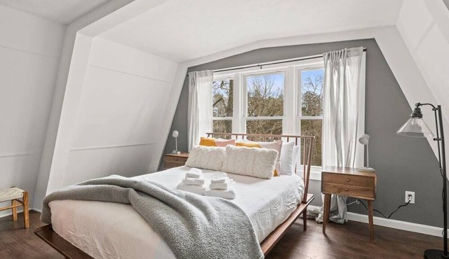 Modern & Private Retreat, Walk To Snake Pond