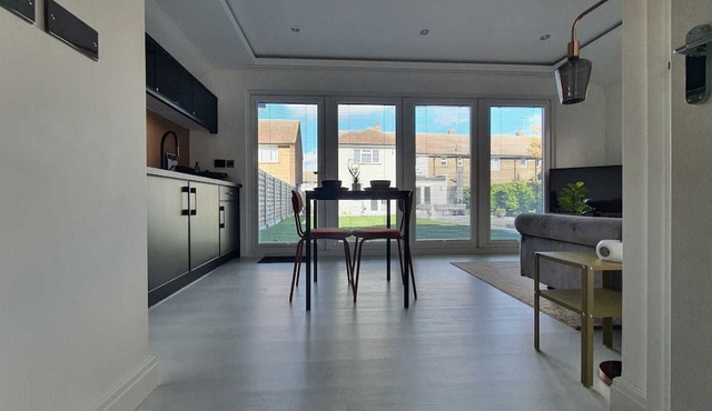 Stunning 1 King bed cabin in Grays