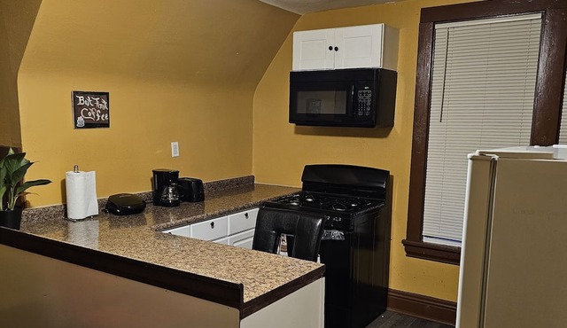 2-bedroom apartment in South Chicago Heights with AC.