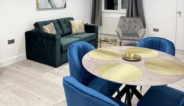 Cozy Stay Near Heathrow Airport