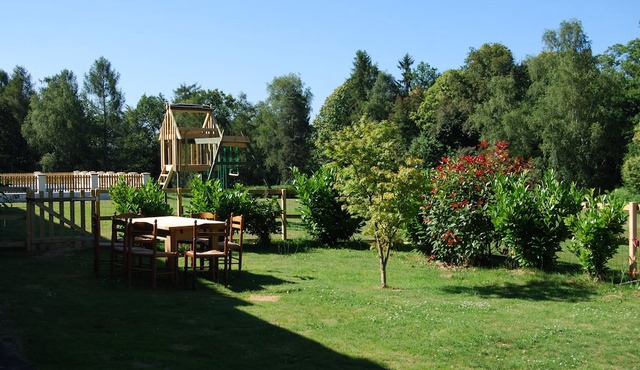 Converted Barn and Farmhouse with two private pools and hot tub, Sleeps 20.