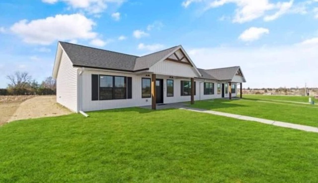 Country Club Cottages-1703