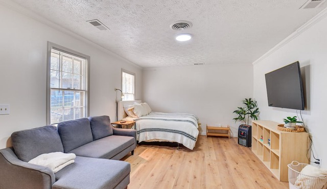 Watkinsville Studio w/ EV Charger!