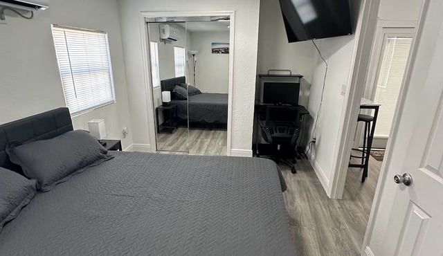 Cozy guesthouse with AC and WiFi in wonderful area