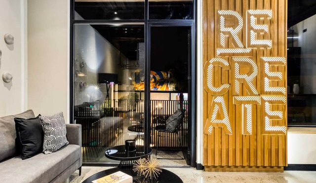 Incredible Apt w/Balcony: GYM+B/Lounge+Indoor Pool