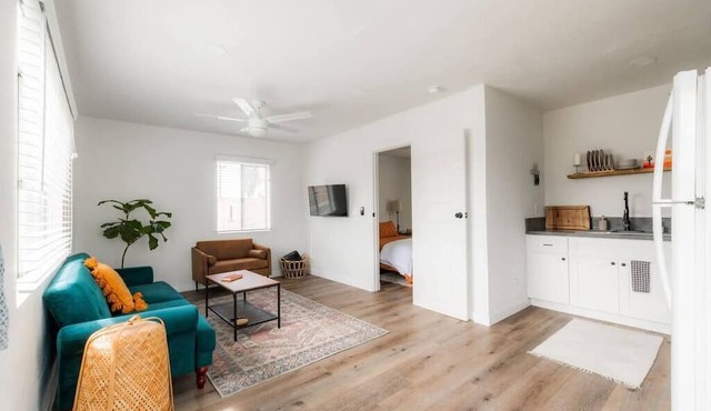 Hidden Gem 1 Bdrm Top Floor Condo