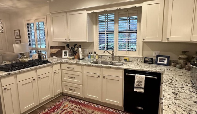 Midtown location convenient to all Hattiesburg has to offer!