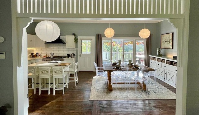 Rustic Two Br Cottage overlooking the Valley.