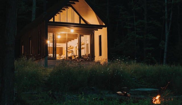 The Pond House - An award winning, modern cabin within the Catskills forest.