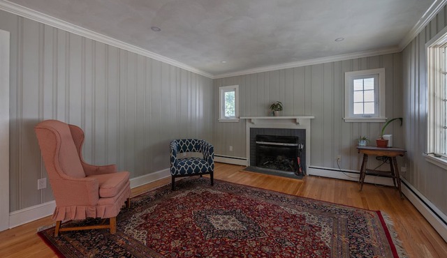 Wonderful 3 BR Home w/ Indoor Fireplace near CT Historical Places