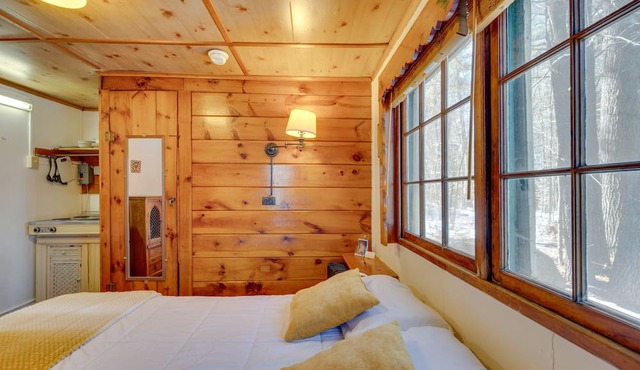 Quiet Laconia Studio, Near Mill Falls Marketplace!