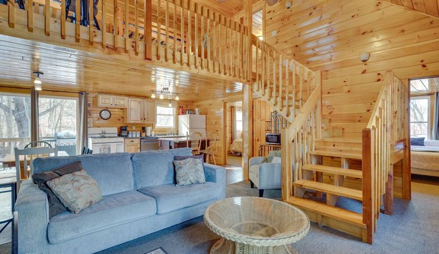 Cozy Laconia Cabin, Close to Winnipesaukee Pier!