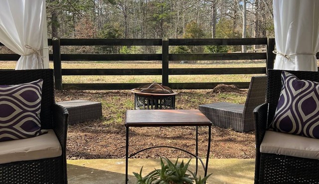 Wine Country Cottage in charming Charlottesville /Ivy VA - WiFi AC Pets Welcome