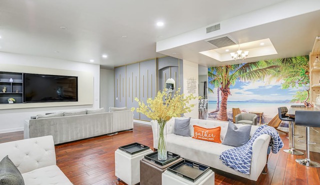 Spacious Anaheim Home < 30 Mi to DTLA!