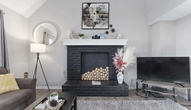 Comfy 2-Story Duplex | Perfect for Large Groups