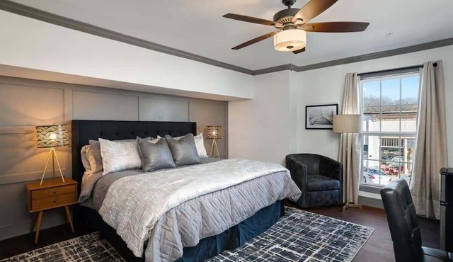 Stylish King Suite On Main Views Desk+Wifi