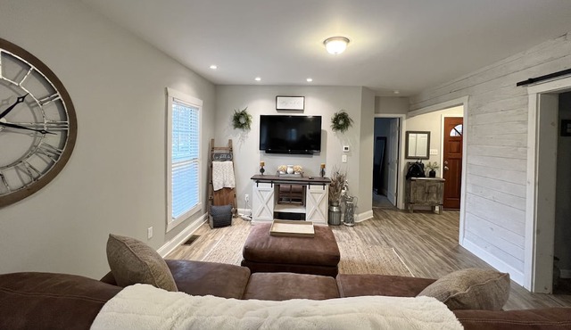 Centrally located a skip from downtown Cincinnati and just North of the Ark!