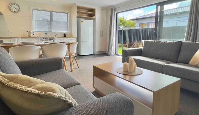 Modern Retreat with King Bed - By KOSH BNB