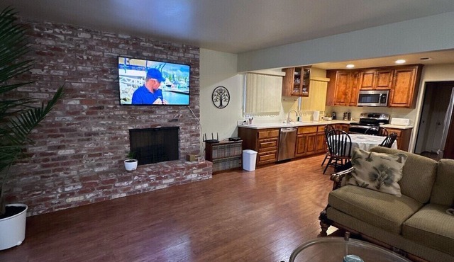 Tomodachi House - The Perfect Getaway for All!