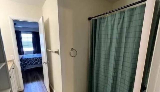 New Renovated, Big Spaces, Near Everything, Unit 2