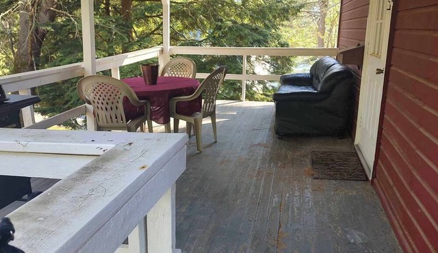 Upper Level Adirondack Sacandaga Lakefront Cabin