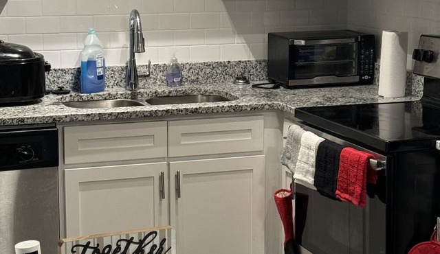5 Minutes from Crabtree valley mall and wake med