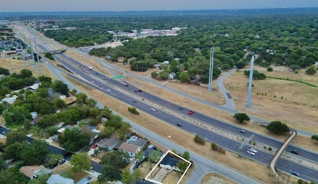 Cozy Home off highway 15 min from Downtown or AT&T stadium