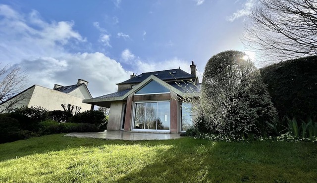 Chez Béatrice et Laurent, Maison Lumineuse Avec un Grand Jardin au Calme
