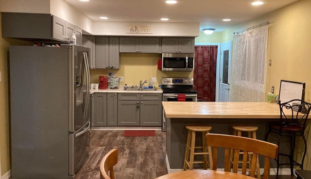 Charming 3-bedroom house in Ellettsville w/ Fiber internet & backyard fire pit