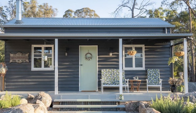 Relaxing Cottage adjacent to Donnellys Castle Dog-friendly! Close to Stanthorpe