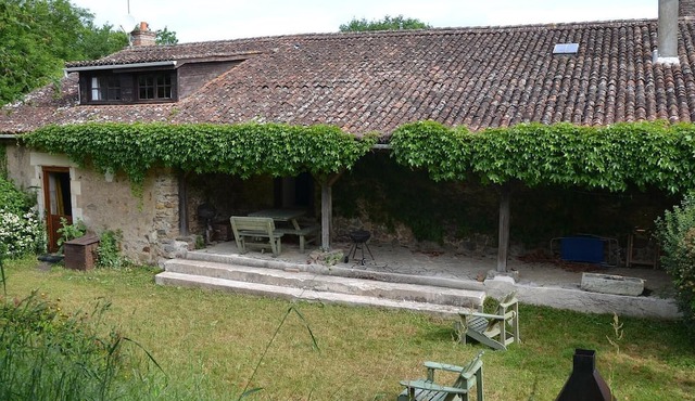 Holiday Home 'Gîte Le Noyer' with Private Terrace, Private Garden and Wi-Fi