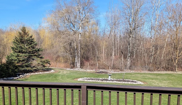 Charming 3-bedroom building in Harborcreek with WiFi, AC. Private and quiet