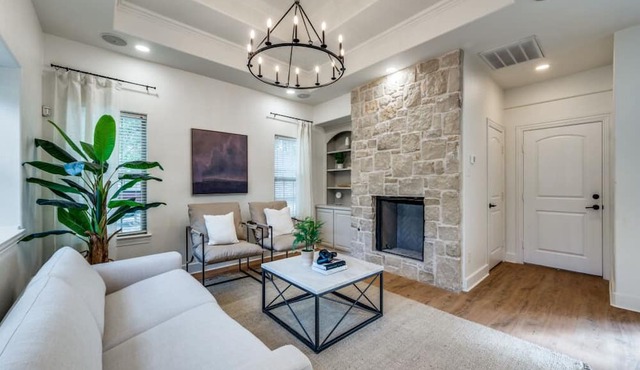 Gorgeous 4bed/3.5 bath in desirable area of Aubrey! Close to all wedding venues!