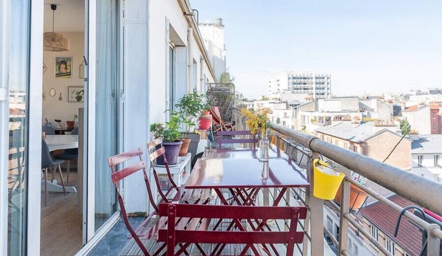 Charming island of calm in Paris