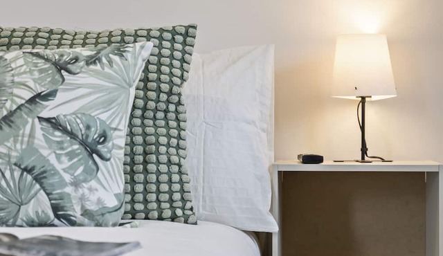 Deluxe Studio Flat - Free Street Parking