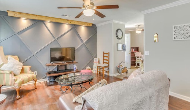 Cozy Marion Home: Fenced Yard, Near Downtown!