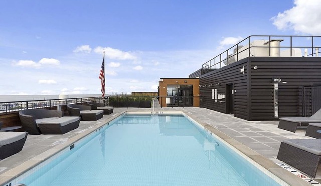 Luxurious Rooftop stay 5 min from Beach