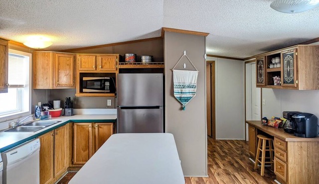 NEW! Cozy 3 Bedroom, Near i80, 107 LnL