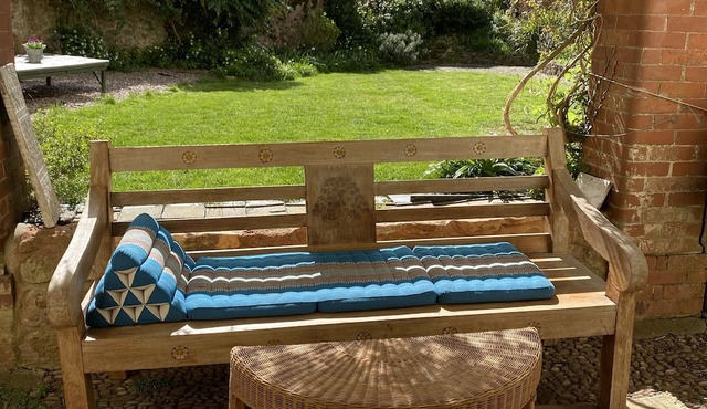 Beautiful 4 Bedroom Georgian Home in Somerset Village with Infrared Sauna & Gym