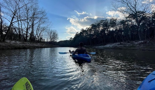 Waterfront Bunkhouse Cabin & Creekside Campground , Atv & Pet friendly