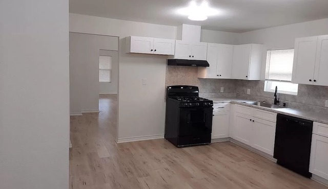 1Bed and 1Bath house for Rent