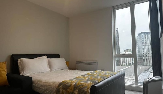 heart of Manchester close to city centre great transport links