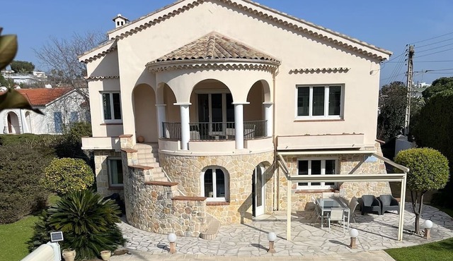 Villa à L'orée de Cap D'antibes. Plage, Vieil Antibes, Juan les Pins Tout à Pied