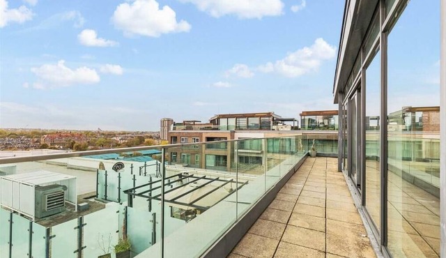 Elegant & Luxury 2BD Penthouse in London Fulham