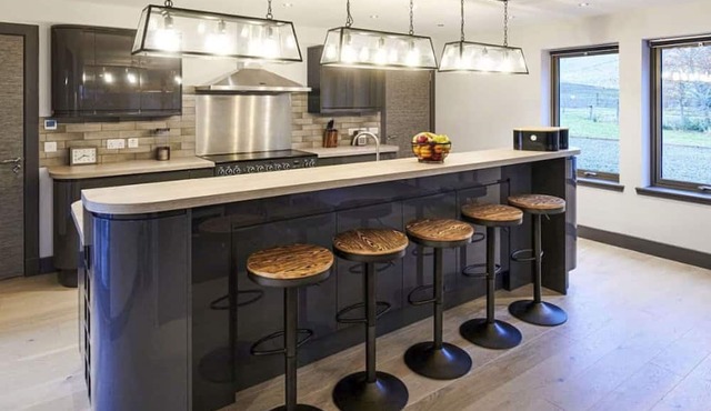 Stunning private villa for 12 guests with WIFI, TV, patio, pets allowed, panoramic view and park...