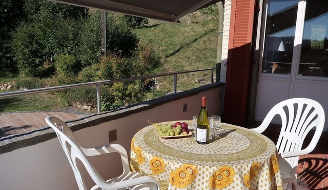 Cosy apartment for 6 guests with WIFI, terrace and parking